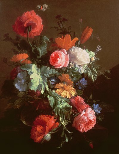 Papaveri, rose, gigli, margherite, convolvolo e altri fiori in una ciotola di vetro su un ripiano, con una farfalla cavolaia sopra da Elias van den Broeck